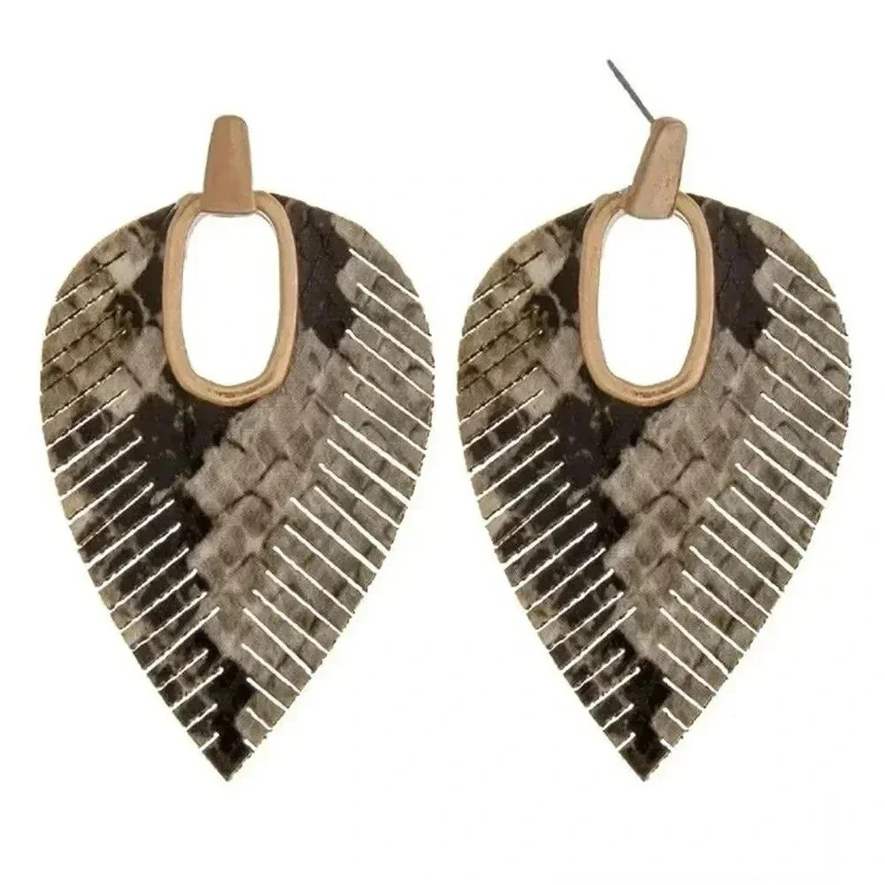 Boutique NWT snakeskin hinge earring- gray